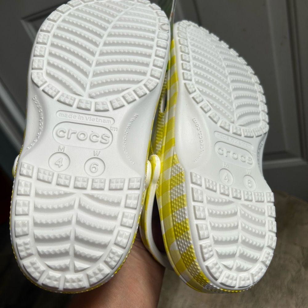 Crocs Classic Yellow Gingham in Daylily colorway Slip-On Clogs Sz W6/M4 - Picture 9 of 11